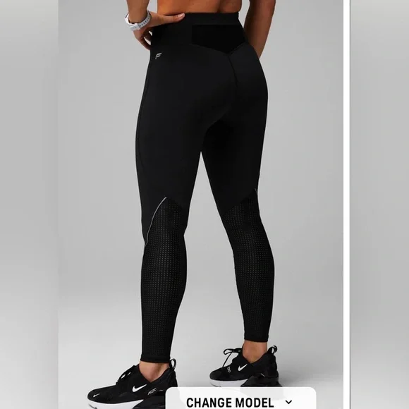 Brand new never worn beautiful Fabletics Stride-9 High-Waisted Leggings in black - Picture 3 of 7